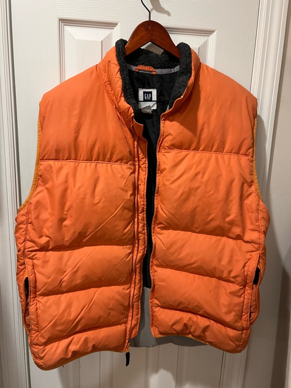 GAP Men's Bright Orange Quilted Puffer Vest-zip pockets-2 pockets on the inside